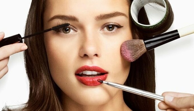 11 Easy Steps To A Gorgeous Festive Makeup Look