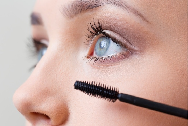 Mastering the Art on How to Apply Mascara to Lower Eye Lashes